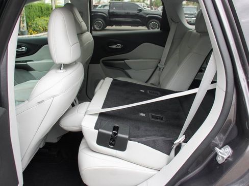 Used 2020 Jeep Cherokee Limited image 33