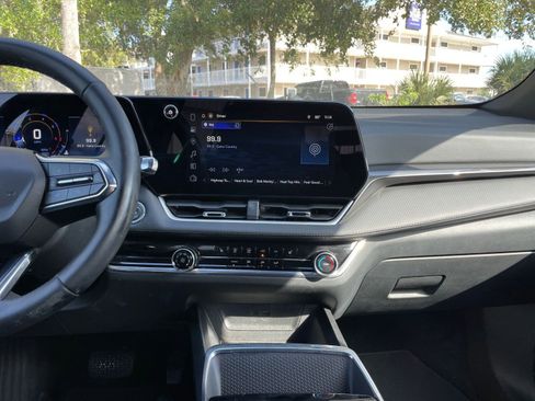 Used 2025 Chevrolet Equinox LT image 18