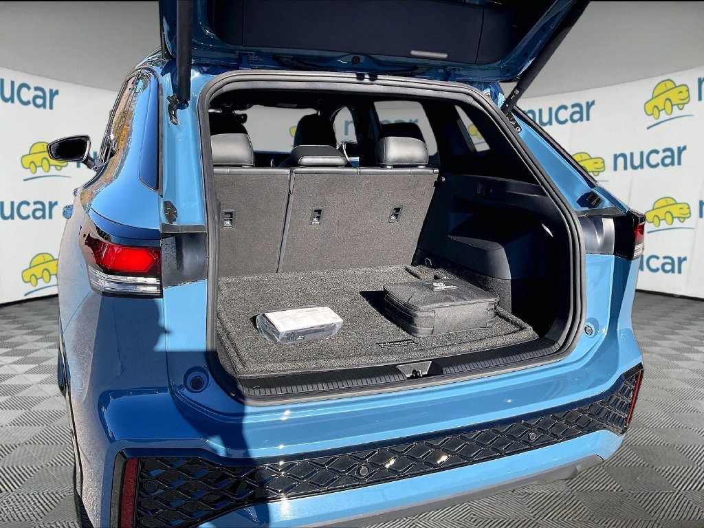 Used 2025 Volkswagen Tiguan SE R-Line AWD/4WD image 34
