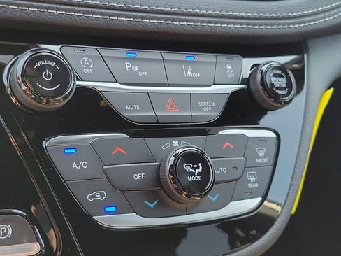 New 2026 Chrysler Pacifica Select image 24