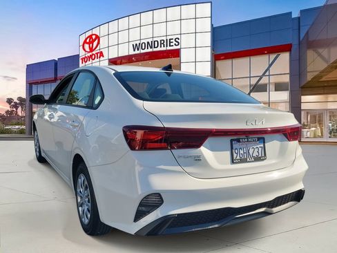 Used 2023 Kia Forte LX image 3