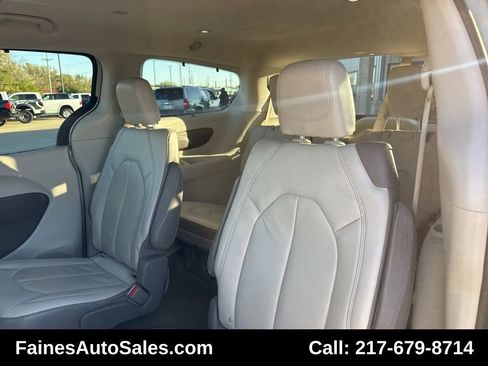 Used 2017 Chrysler Pacifica Touring-L image 23