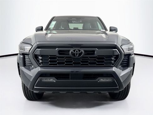 Certified 2024 Toyota Tacoma TRD Off-Road AWD/4WD image 8
