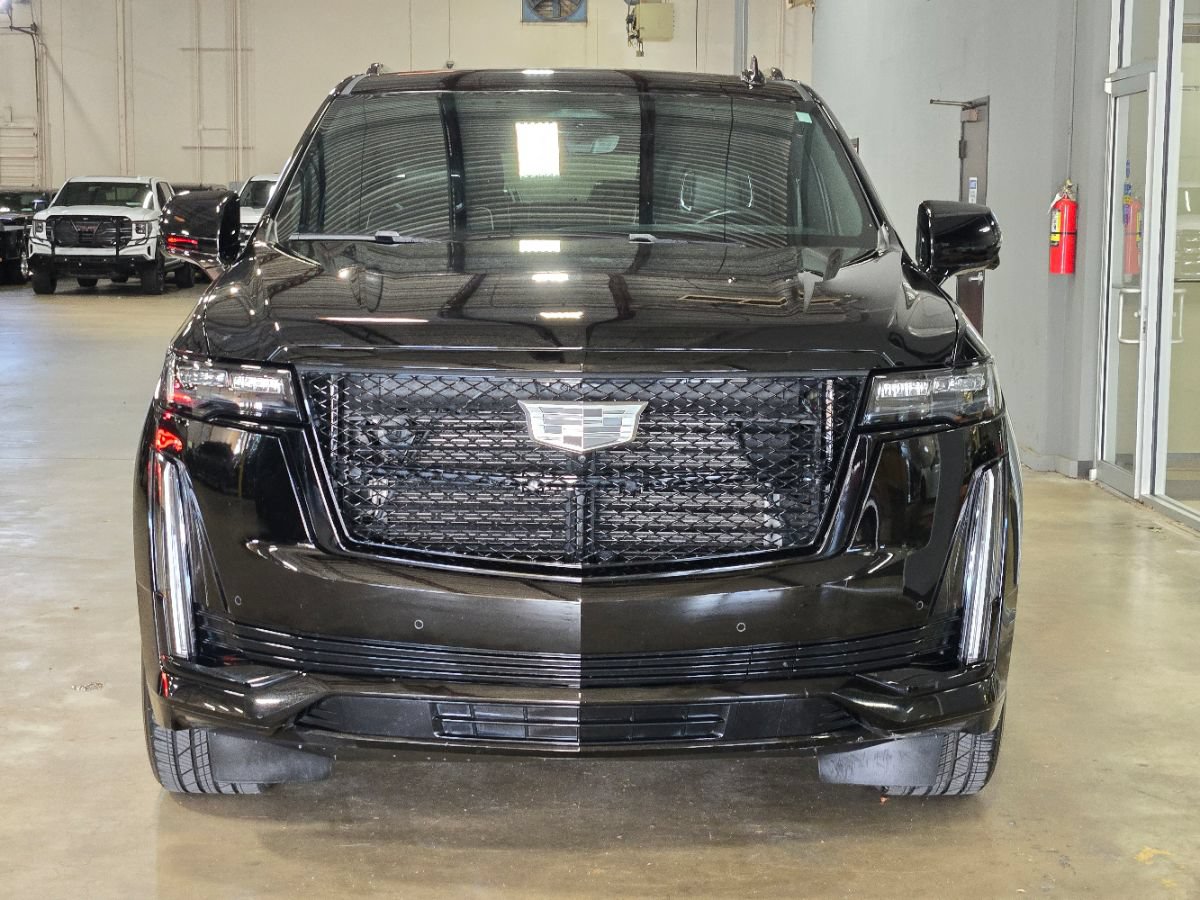Used 2023 Cadillac Escalade ESV Sport w/ LPO, ONYX Package AWD/4WD image 3