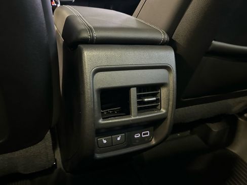Used 2024 Cadillac XT4 Luxury w/ Cold Weather Package AWD/4WD image 29