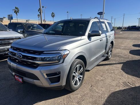 Used 2024 Ford Expedition Limited image 3