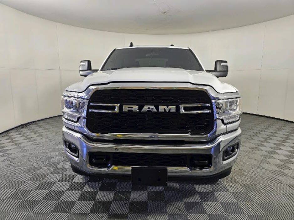 Used 2024 RAM 2500 Tradesman w/ Chrome Appearance Group AWD/4WD image 3
