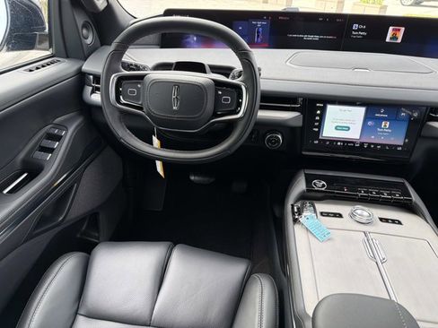 New 2026 Lincoln Navigator Reserve AWD/4WD image 24