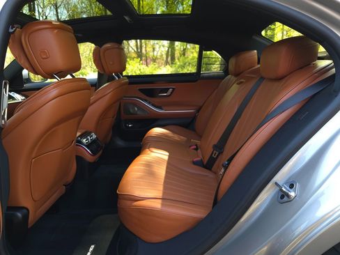 Used 2023 Mercedes-Benz S 500 4MATIC w/ AMG Line image 14