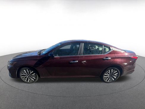 Used 2025 Nissan Sentra SV image 4