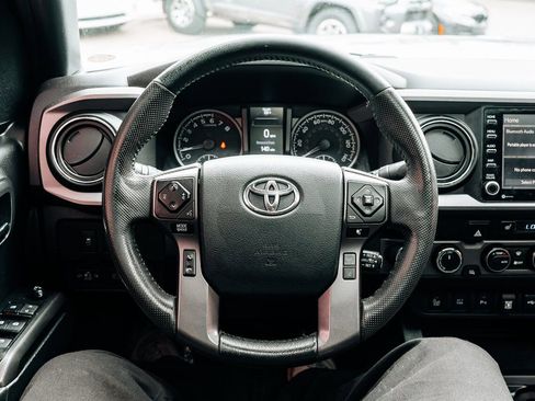 Used 2020 Toyota Tacoma TRD Off-Road w/ TRD Premium Off Road Package AWD/4WD image 27