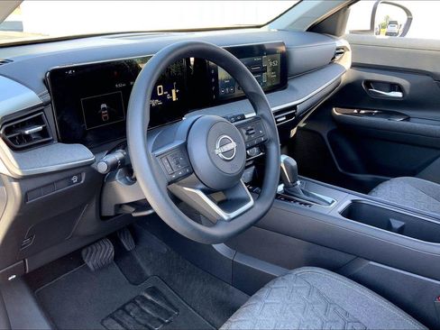 Used 2025 Nissan Kicks SV FWD image 12