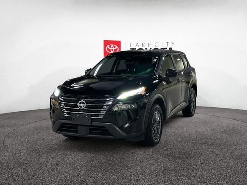 Used 2024 Nissan Rogue S image 1