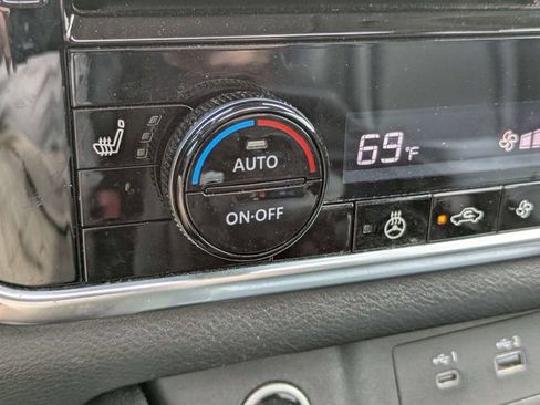 Used 2022 Nissan Rogue SV w/ SV Premium Package FWD image 24
