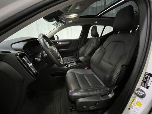 Used 2024 Volvo XC40 B5 Core AWD/4WD image 10