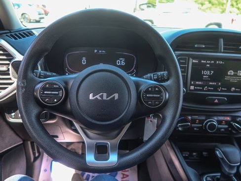 Used 2023 Kia Soul LX w/ LX Technology Package FWD image 23