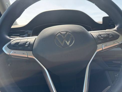 Used 2025 Volkswagen Jetta SE FWD image 28