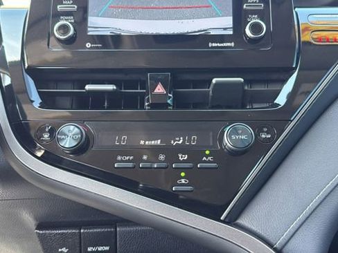 Used 2024 Toyota Camry SE image 25