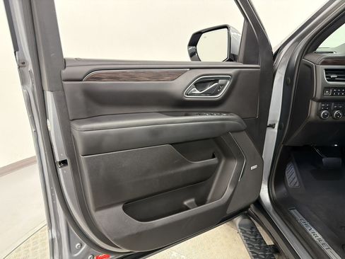 Used 2022 Chevrolet Tahoe Z71 w/ Luxury Package AWD/4WD image 29