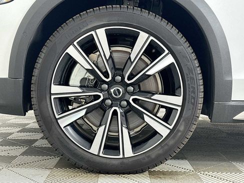 Used 2025 Volvo V60 B5 Cross Country Ultra w/ Climate Package image 29