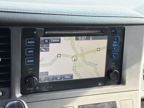 Used 2017 Toyota Sienna XLE w/ XLE Navigation Package FWD image 14