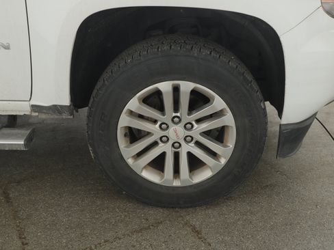 Used 2015 GMC Canyon SLT w/ Driver Alert Package image 2