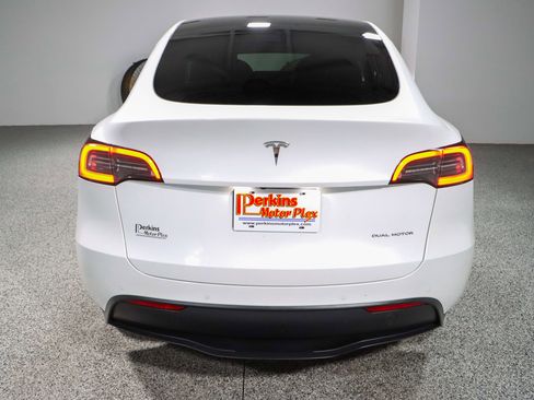 Used 2021 Tesla Model Y Long Range image 8