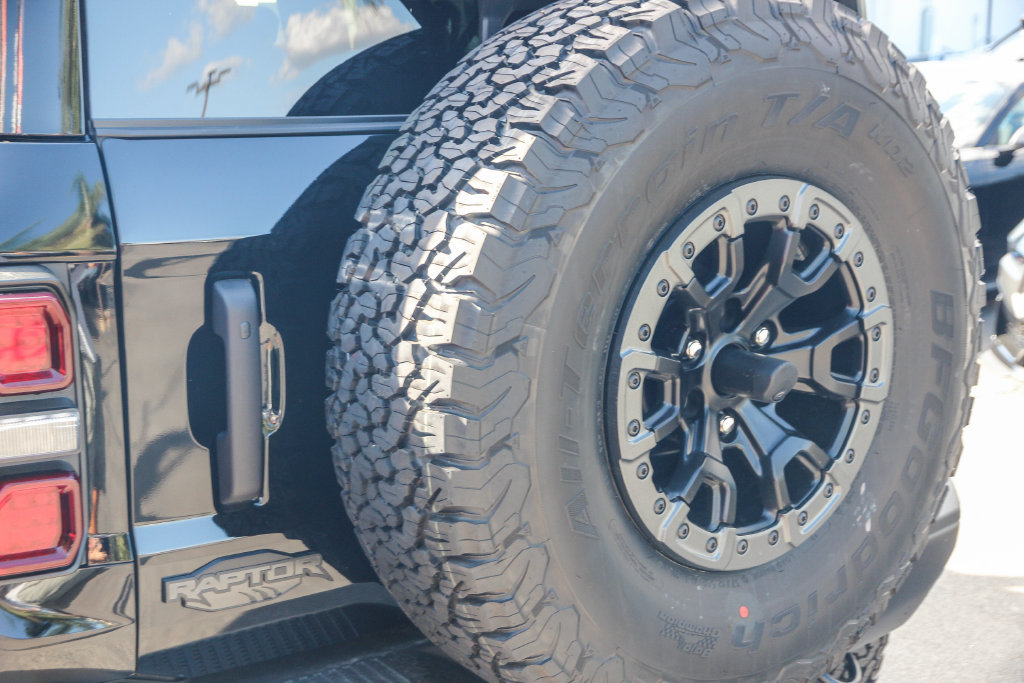 New 2026 Ford Bronco Raptor w/ Interior Carbon Fiber Pack AWD/4WD image 10