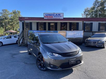 Used 2020 Chrysler Pacifica Touring w/ Advanced Safetytec Group