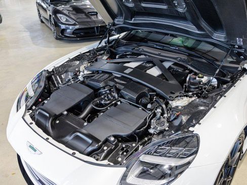 Used 2025 Aston Martin Vanquish RWD image 29