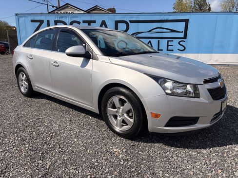 Used 2014 Chevrolet Cruze LT FWD image 2