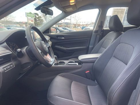 Used 2024 Nissan Altima 2.5 SV image 14