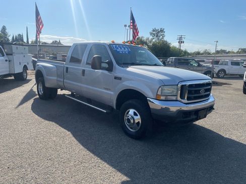 Used 2004 Ford F350 XLT image 2