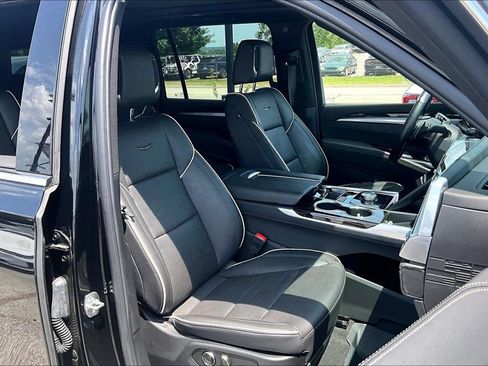 Used 2025 Cadillac Escalade ESV Premium Luxury AWD/4WD image 9