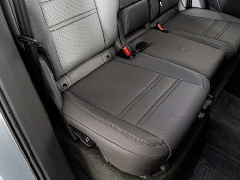 Used 2022 Porsche Cayenne S image 33