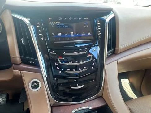 Used 2016 Cadillac Escalade Platinum AWD/4WD image 17