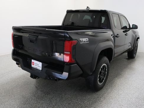 Certified 2025 Toyota Tacoma TRD Off-Road AWD/4WD image 7