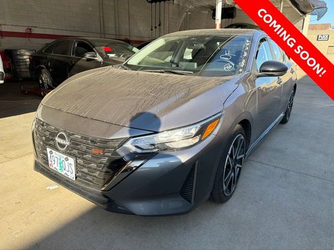 Used 2025 Nissan Sentra SR FWD image 2