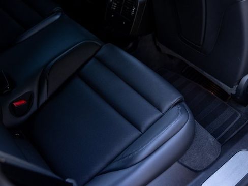 Used 2025 Porsche Cayenne S image 37