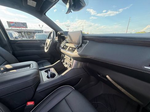 Used 2023 Chevrolet Suburban Premier AWD/4WD image 27