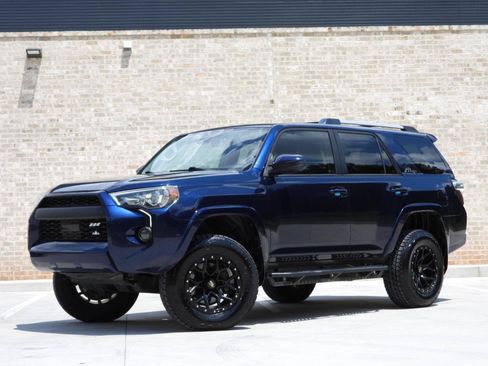 Used 2020 Toyota 4Runner SR5 AWD/4WD image 8