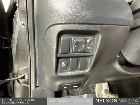 Used 2015 Nissan Juke SV w/ Technology Package image 39