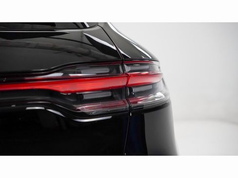 New 2026 Porsche Macan image 12