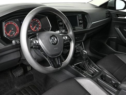 Used 2021 Volkswagen Jetta SE image 4