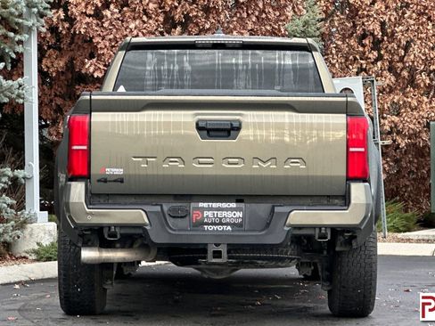 Used 2025 Toyota Tacoma TRD Off-Road image 5