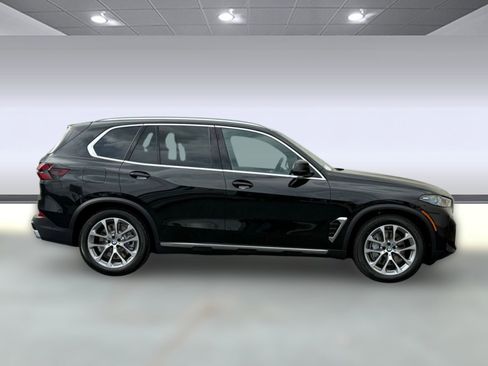 New 2026 BMW X5 xDrive50e image 7