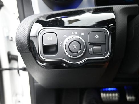 New 2025 Mercedes-Benz CLA 35 AMG 4MATIC image 17