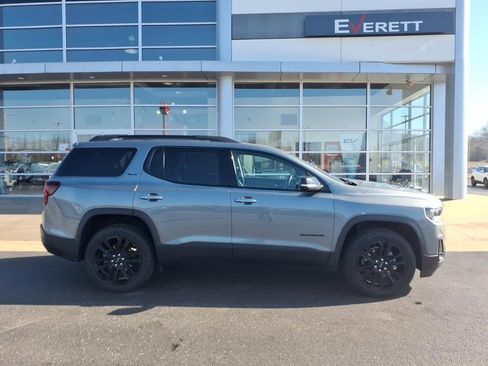 Used 2022 GMC Acadia SLT w/ Elevation Edition image 2