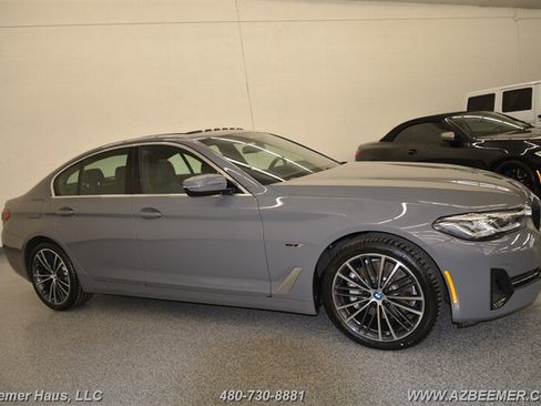 Used 2022 BMW 530e w/ Premium Package RWD image 8