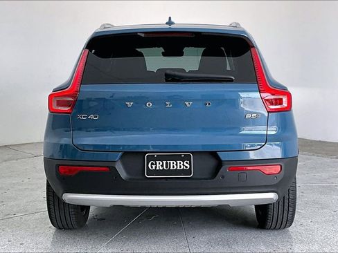 Certified 2025 Volvo XC40 B5 Core image 7